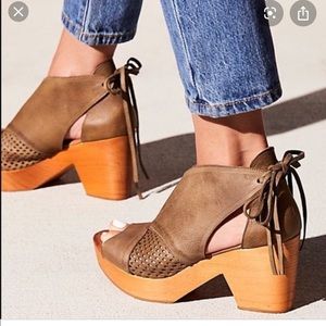 Free people revolver clog